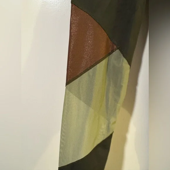 JoyLab Colorblock Leggings with mesh blocking size small - Picture 2 of 4